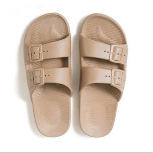 Freedom Moses sandal in Camel